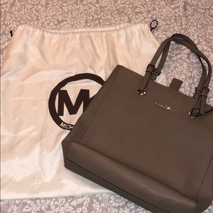 MICHAEL KORS ADJUSTABLE SHOULDER/TOTE BAG